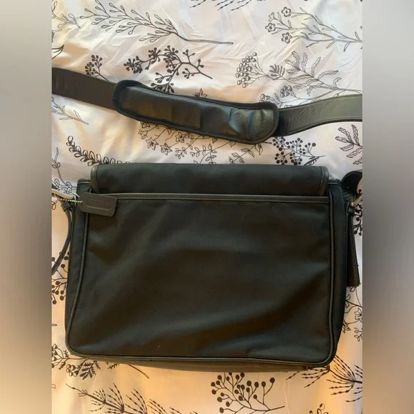 UNISEX Coach BLK leather trim messenger stylish and durable. Fast Shipping! - Picture 13 of 14